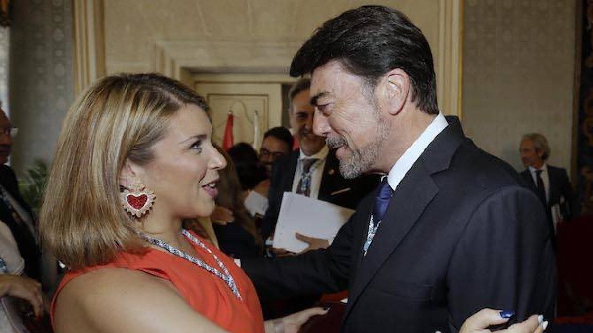 Mari Carmen Sánchez junto a Luis Barcala