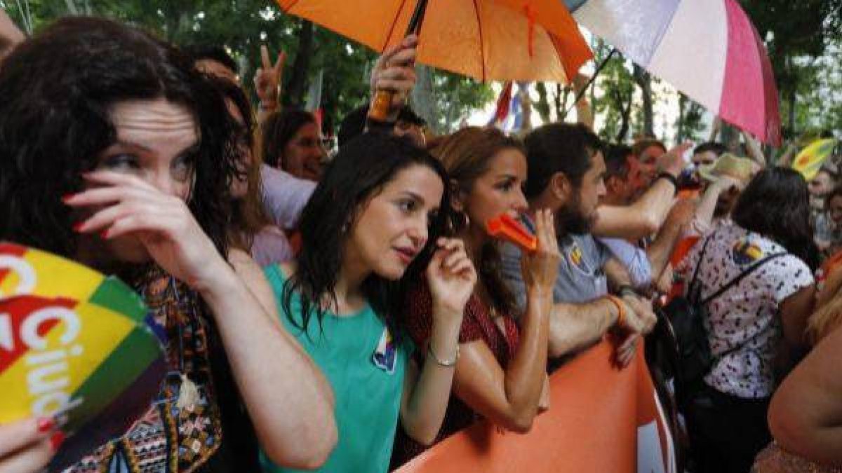 La Fiscalía vapulea a la izquierda al decidir investigar el escrache a Cs