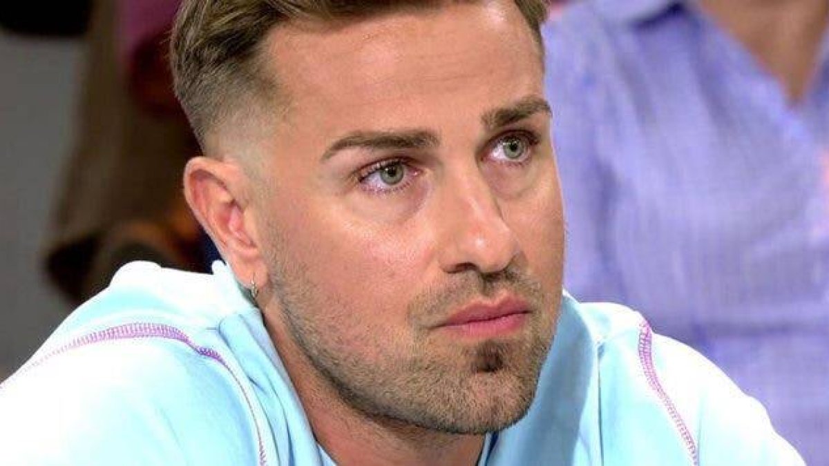 Sorpresa mayúscula: Rafa Mora se gradúa
