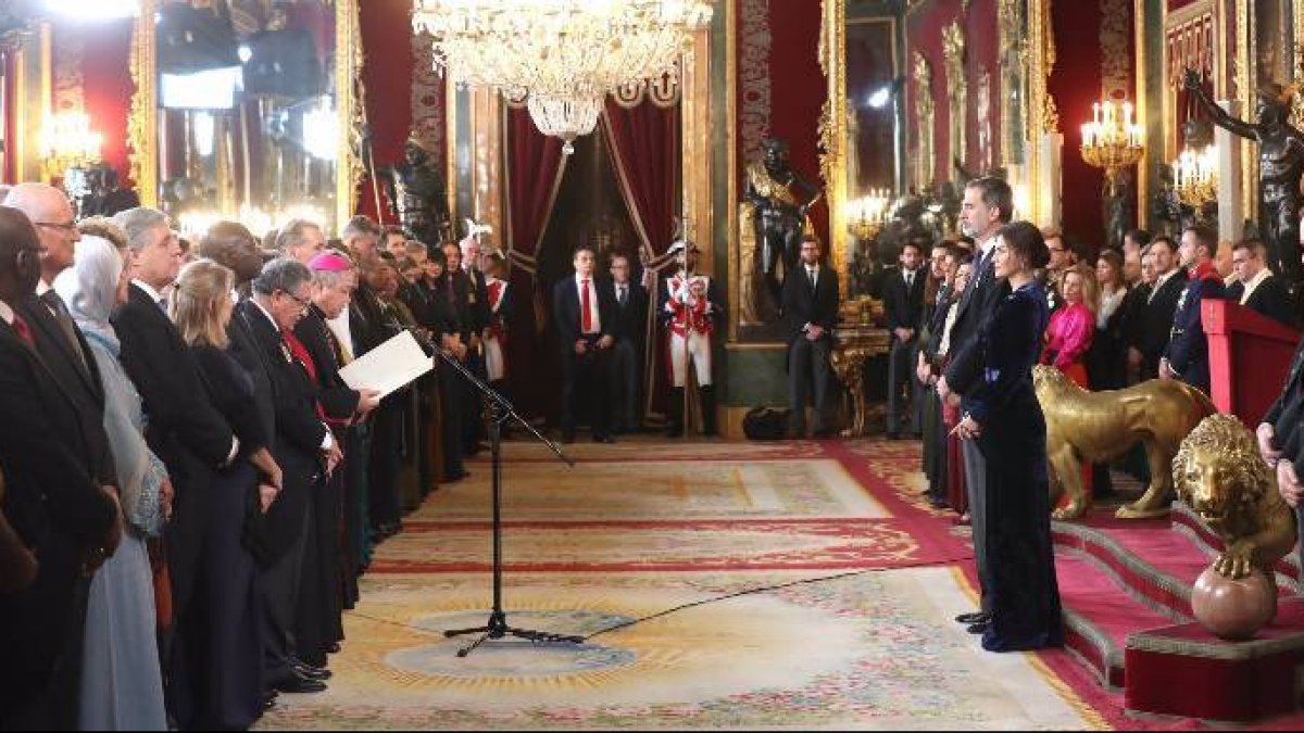 Los Reyes, este miércoles, escuchando el mensaje del Nuncio del Papa.