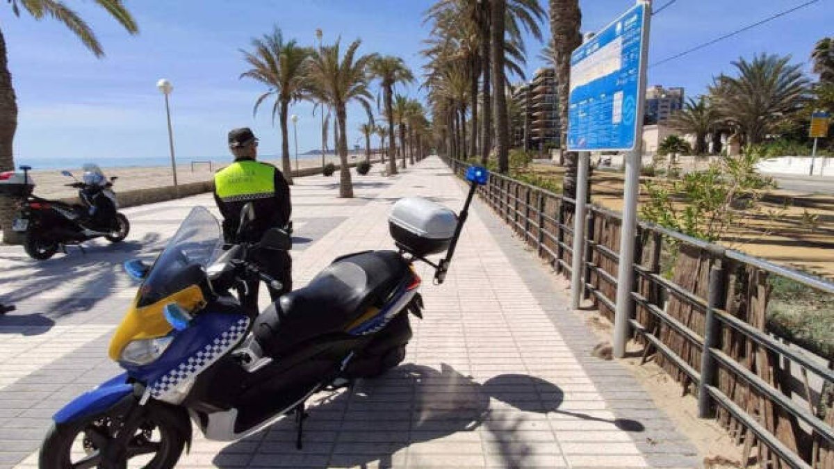 Policía Local disuelve un partido de baloncesto en Alicante