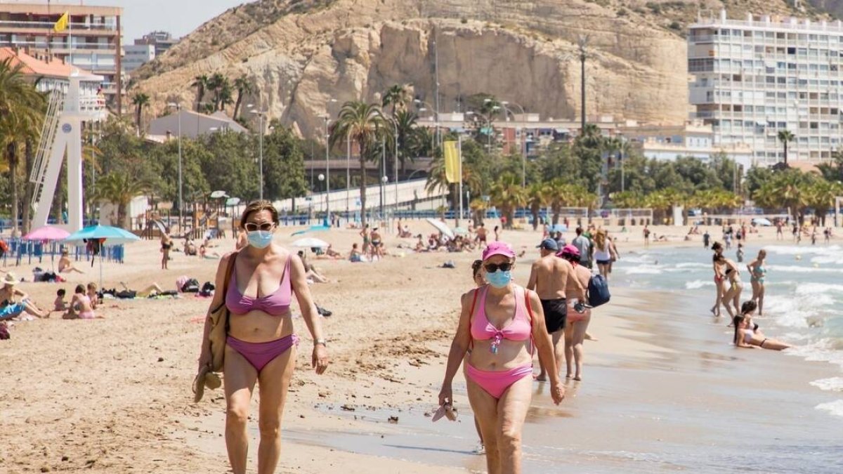 Alicante reabre las playas sin las medidas de seguridad anunciadas por Barcala