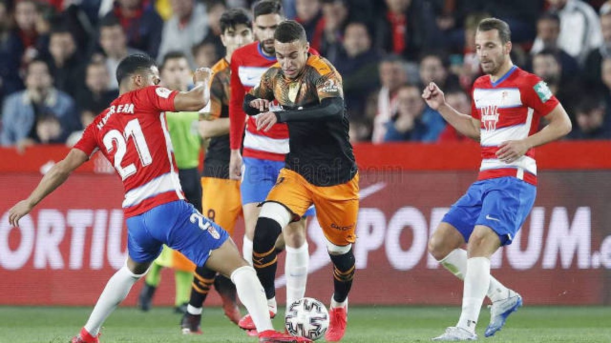 El Valencia resucita a Soldado (2-1)