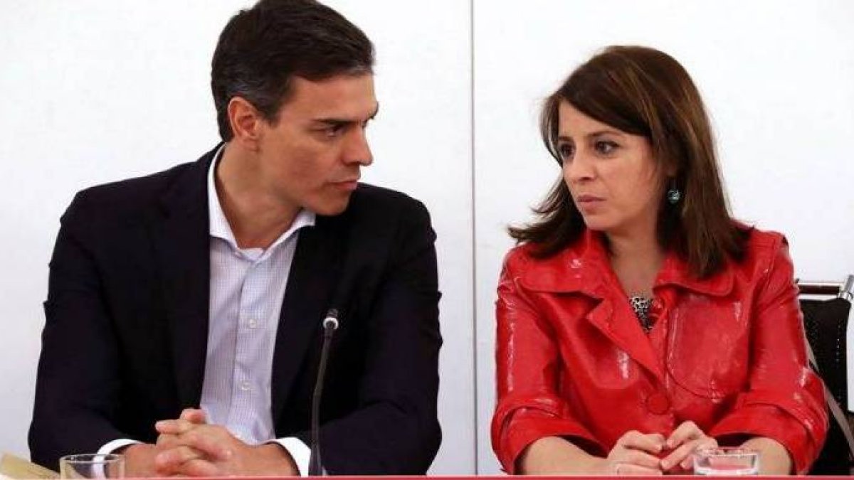 Sánchez y Adriana Lastra, en una reunión de la Ejecutiva Federal del PSOE.