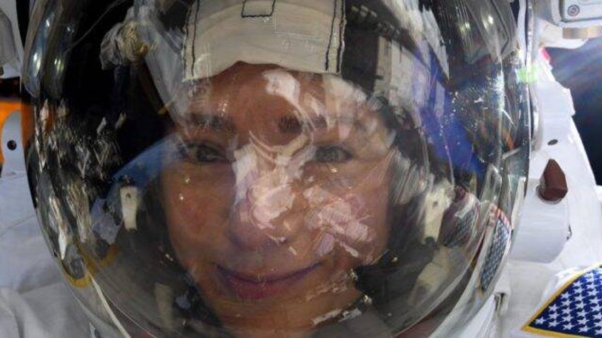 Las fotos del astronauta de paseo espacial, épico selfie.