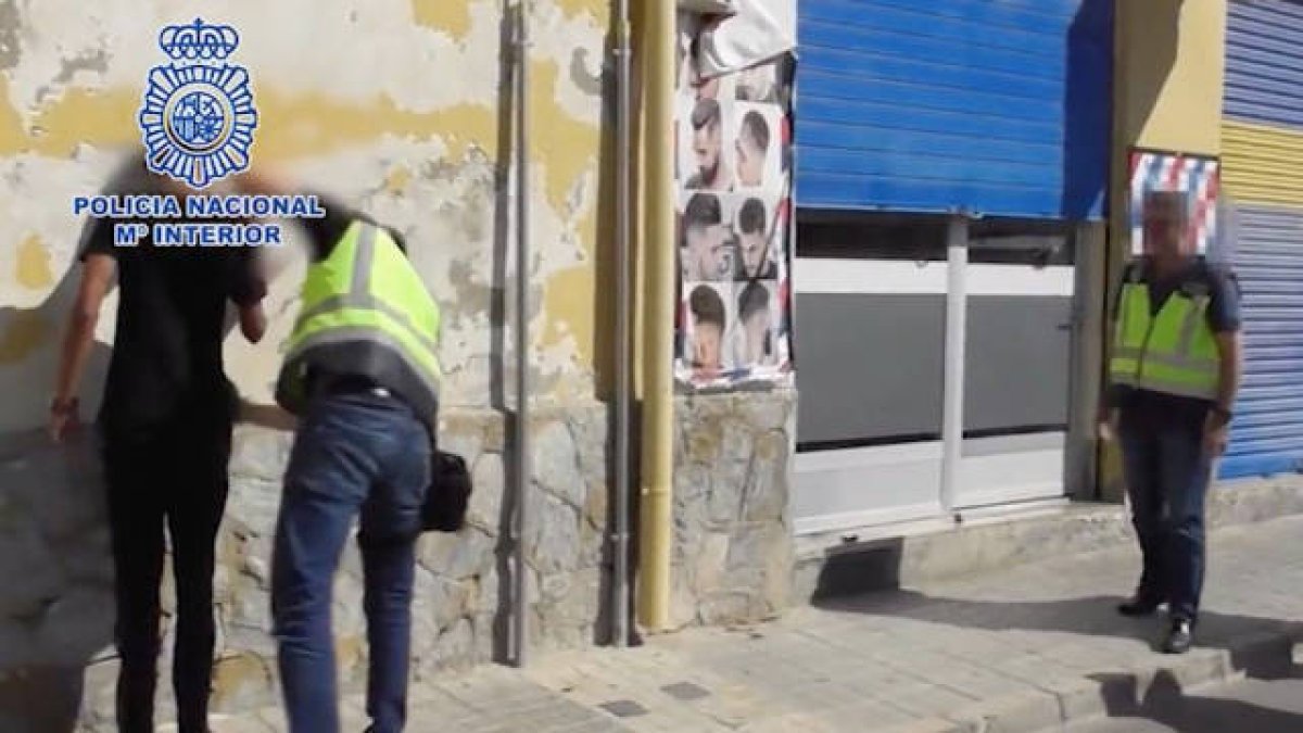 Momento de la detención del colaborador de DAESH en Elda