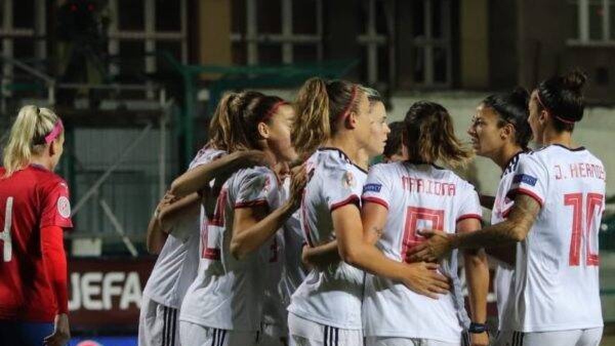 España pasa por encima de la República Checa (1-5) y refuerza su liderato