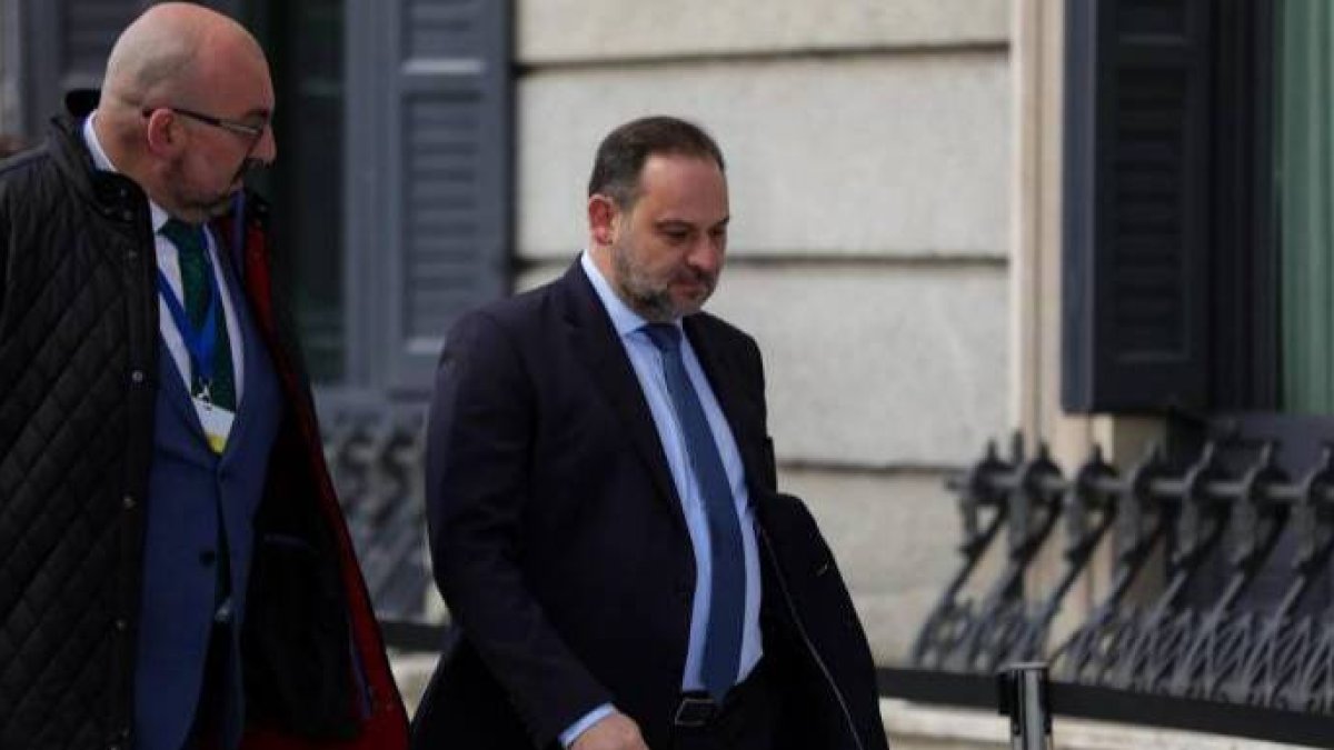 Lo que le espera en el Congreso al ministro Ábalos.