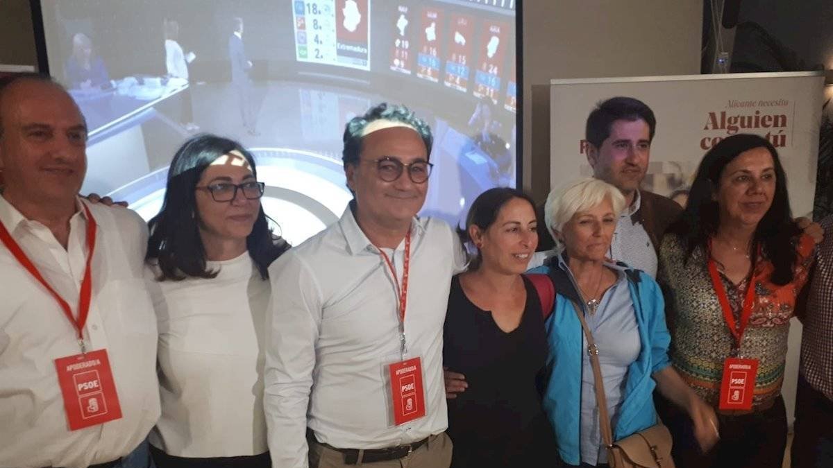El PSOE propone acabar con la economía sumergida en el sector de las cuidadoras