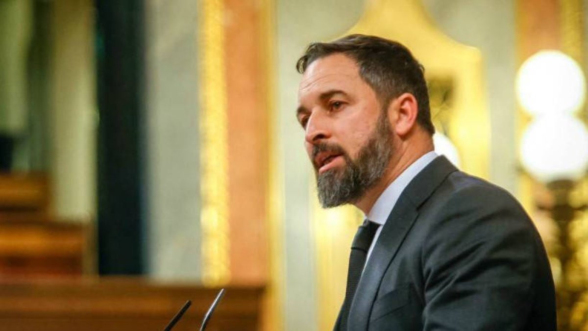 Abascal no coge el teléfono a Sánchez y le culpa de las muertes por coronavirus