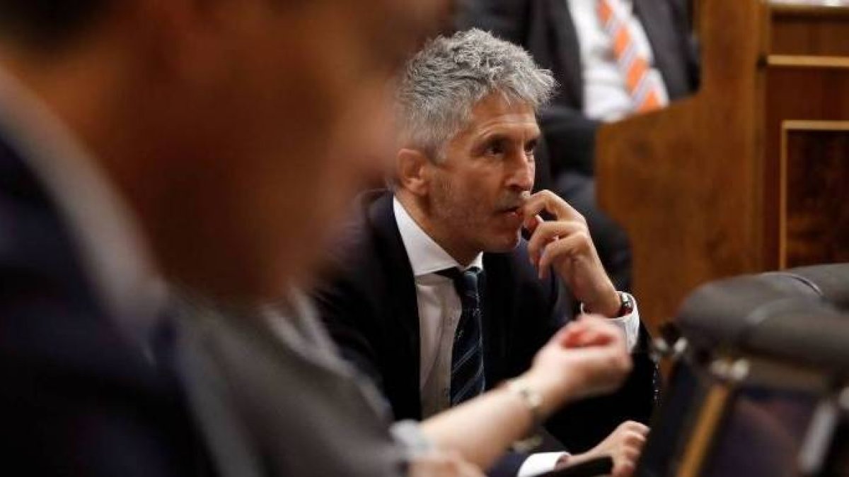 El ministro del Interior, Fernando Grande-Marlaska, en su escaño en el Congreso.
