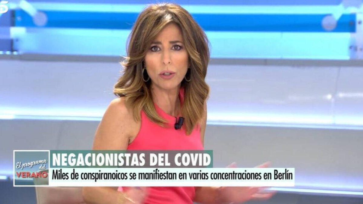 Ana Terradillos presentando