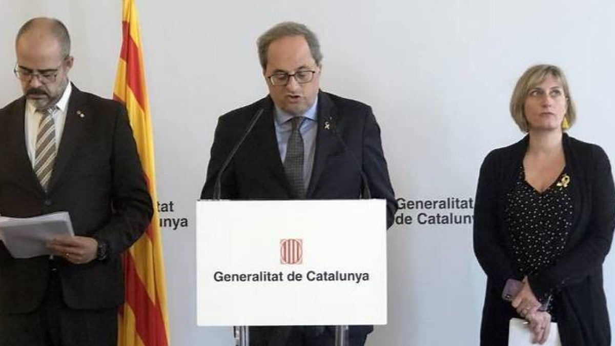 Torra y, a su derecha, su consejera de Salud, Alba Vergés.
