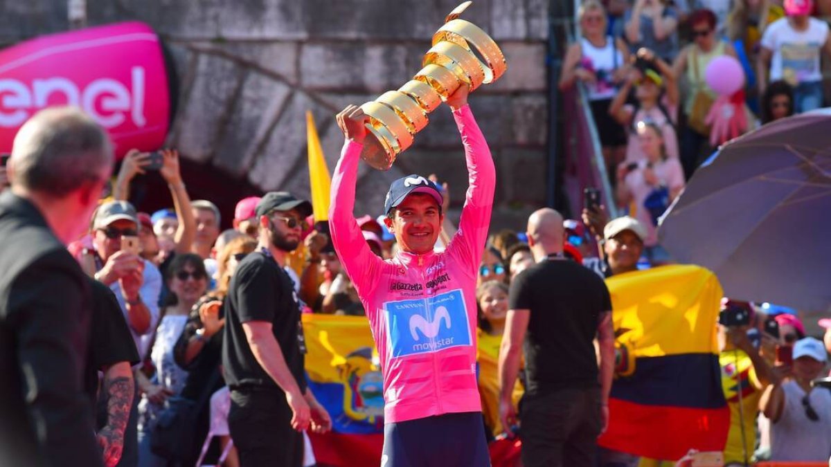 El último campeón del Giro, Richard Carapaz, cambió Movistar por Inneos y no repetirá en la carrera italiana.