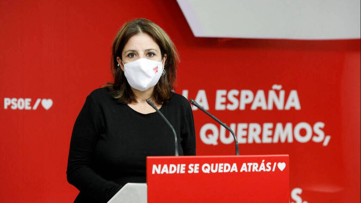 Adriana Lastra durante una comparecencia en Ferraz.