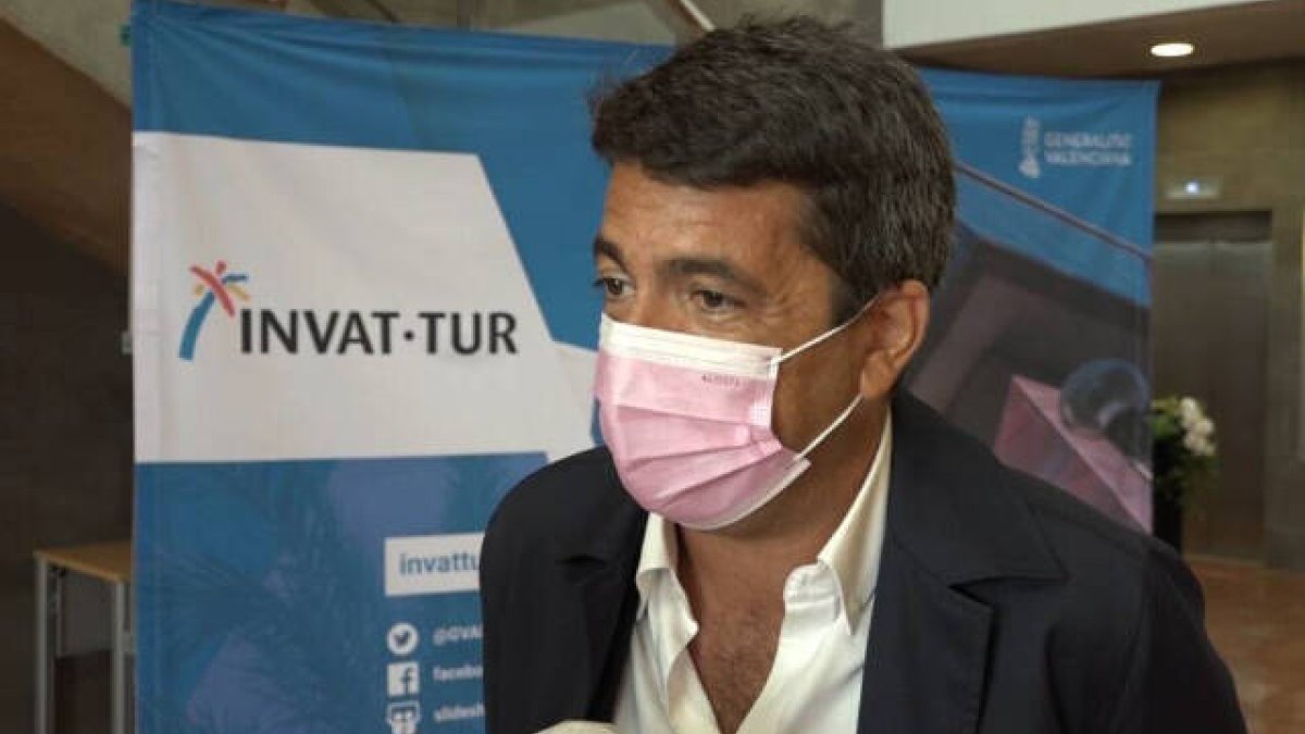 Carlos Mazón ha participado esta mañana en una reunión celebrada en la sede de INVAT.TUR de Benidorm