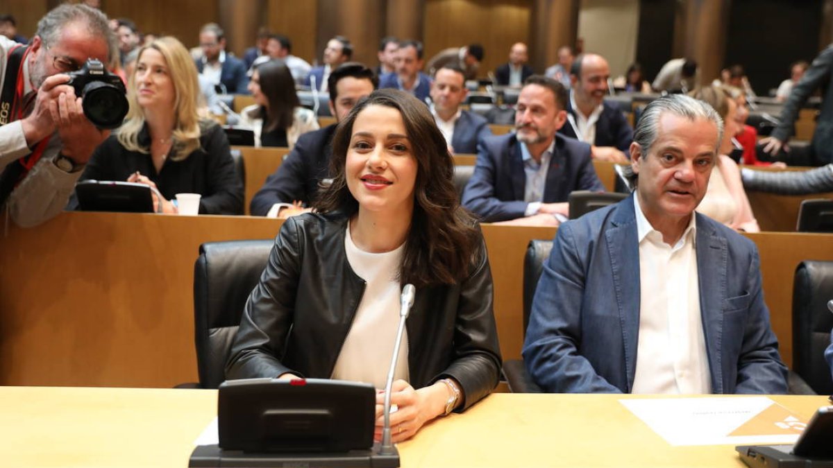 Arrimadas, junto a Marcos de Quinto, en la primera reunión del grupo parlamentario de Ciudadanos