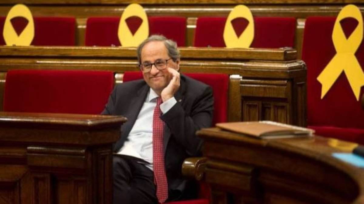 Quim Torra en su escaño del Parlament.