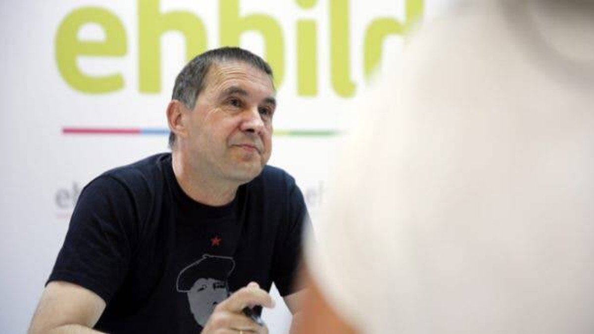TVE se defiende de las críticas por su entrevista a Arnaldo Otegi