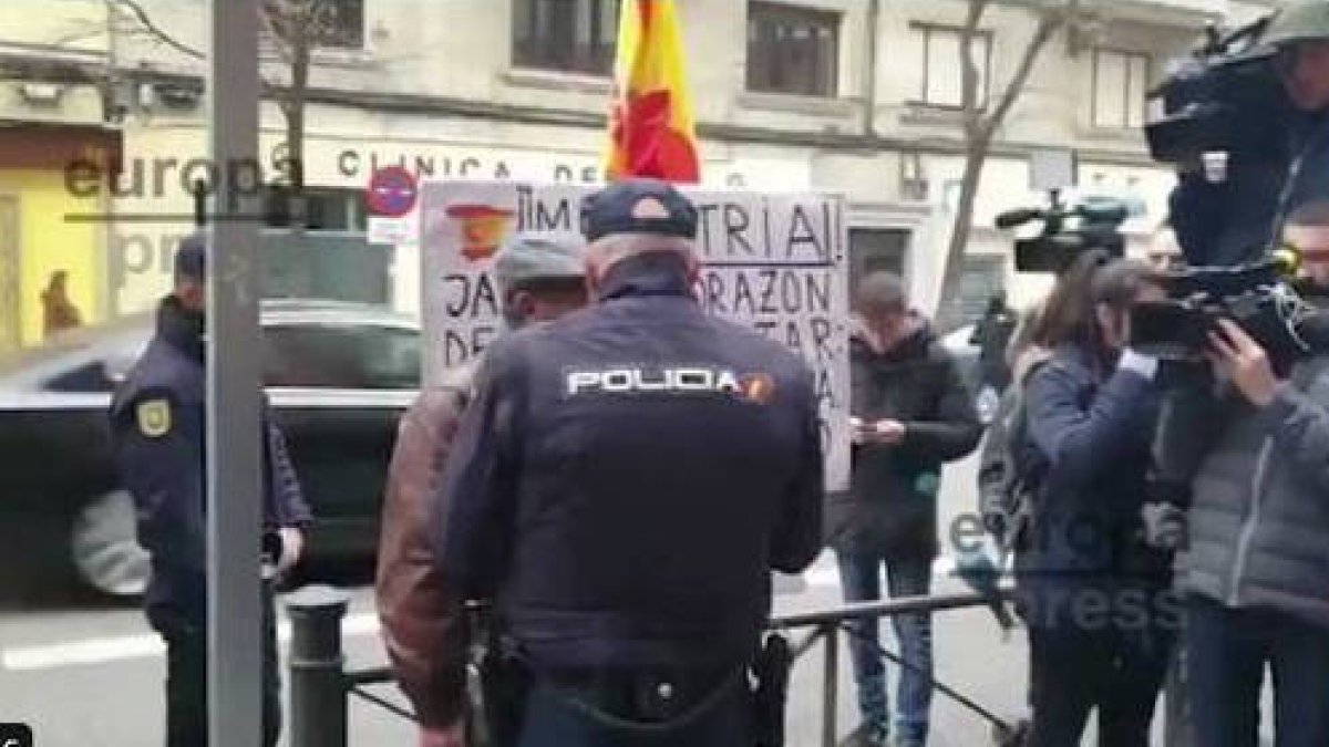 El PP explota contra Marlaska por la detención de un manifestante contra Sánchez