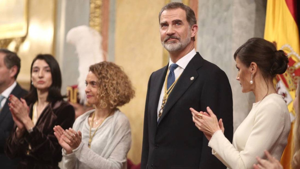 Iglesias y Garzón aplauden entusiastas al Rey desde sus poltronas de ministros