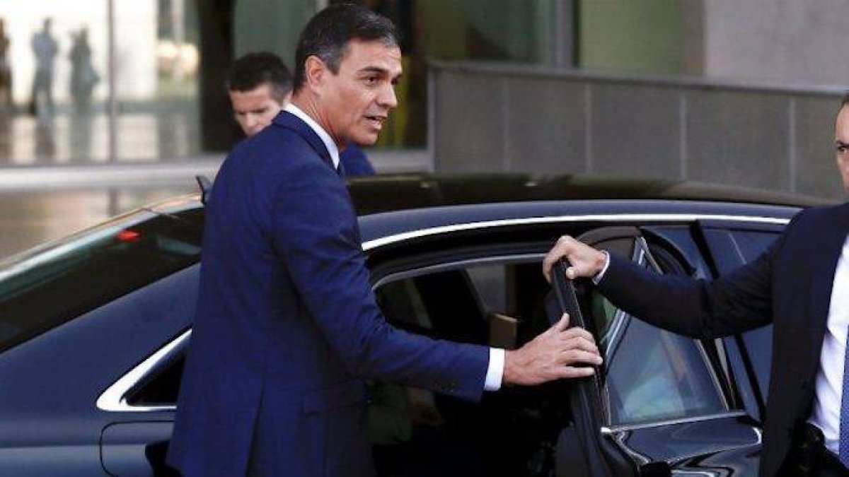La cruzada del PSOE contra los coches sin mirar por la industria