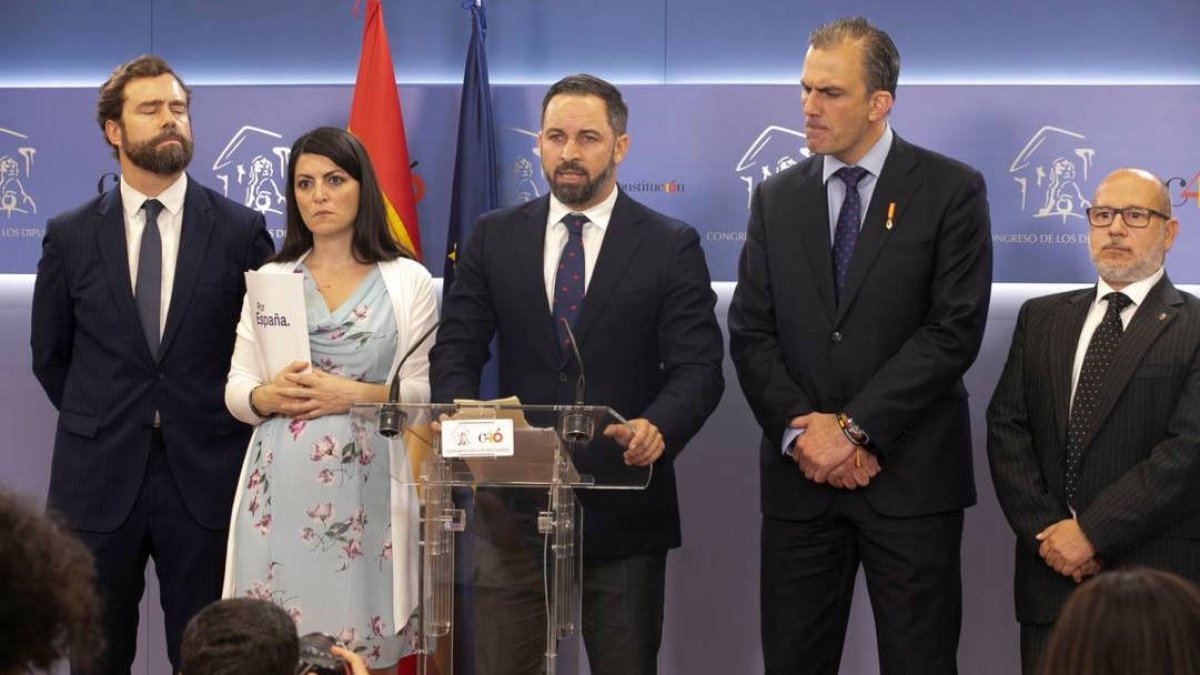 Vox se querella contra Zapatero y pone precio a su traición: