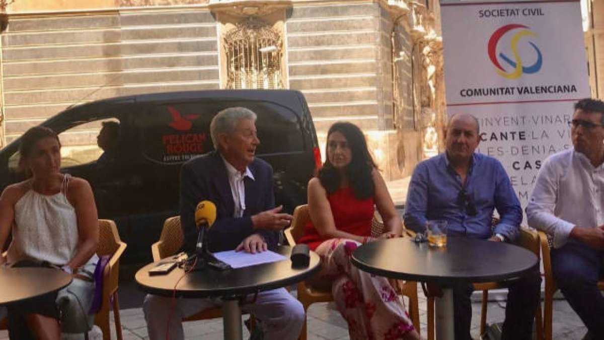 Fernando Mut y otro miembros de Sociedad Civil Valenciana