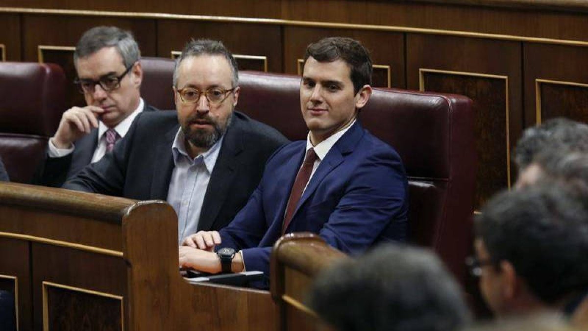 Según la encuesta de ESdiario, tanto Villegas como Girauta pueden perder su escaño.