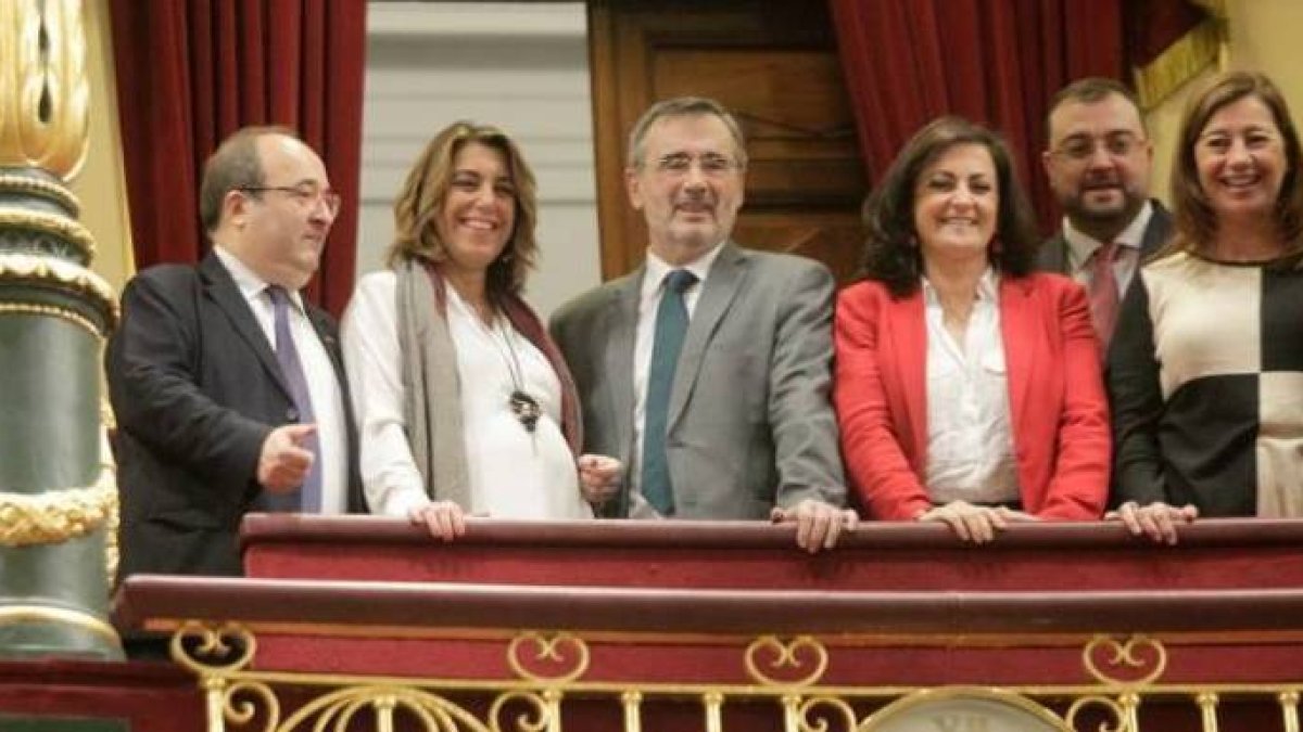 Los barones socialistas muy sonrientes este martes. Pero faltaban tres...