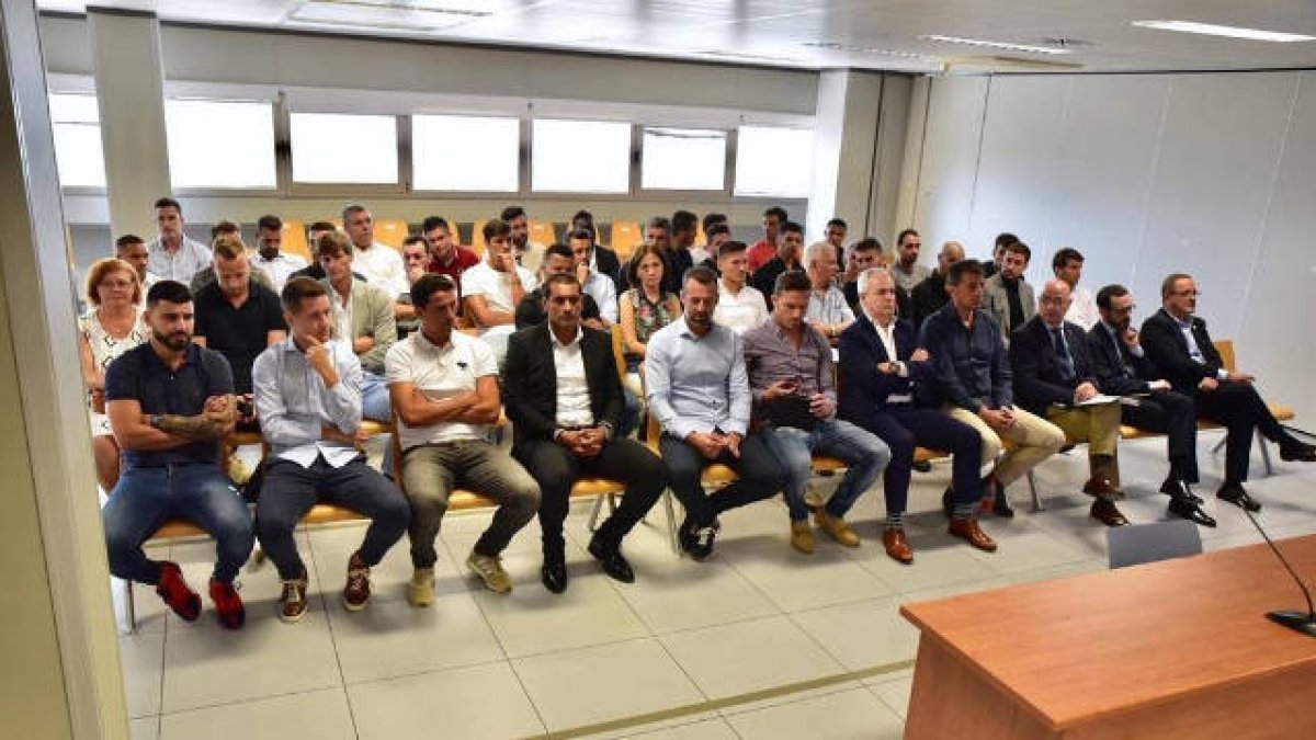 Acusados por presunto arreglos del encuentro jugado en 2011 en el Ciutat de Valencia.