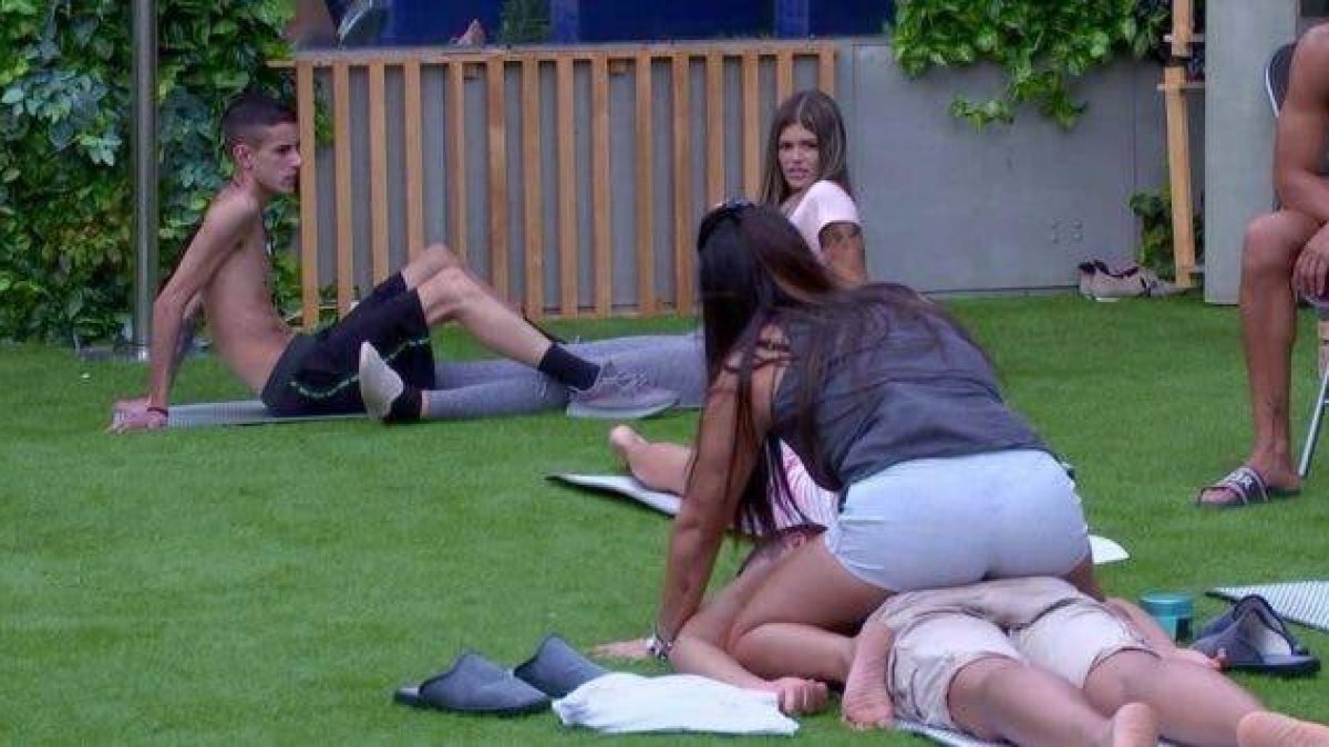 Ataque de cuernos de El Cejas en la casa de Gran Hermano