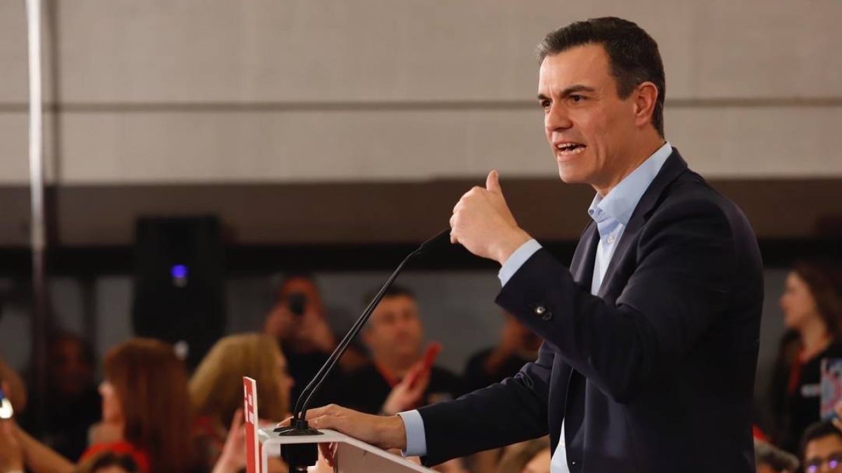 Sánchez dispara el número de cargos de confianza y ya es el 'rey del dedazo'