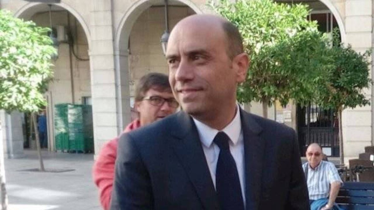 El ex alcalde de Alicante, Gabriel Echávarri