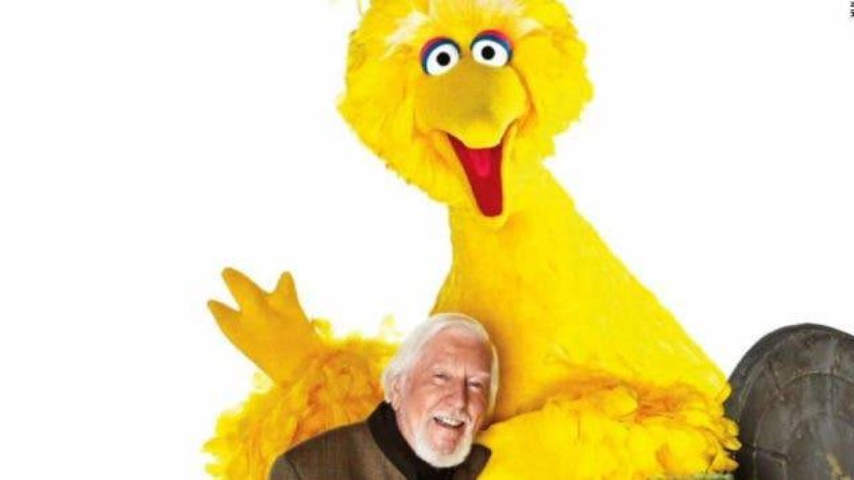 Fallece Caroll Spinney, el hombre detrás de la gallina Caponata