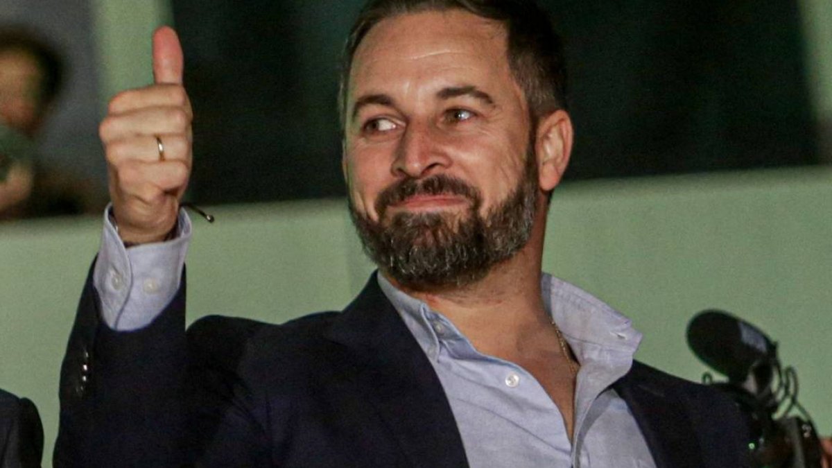 Abascal hunde a Sánchez: 
