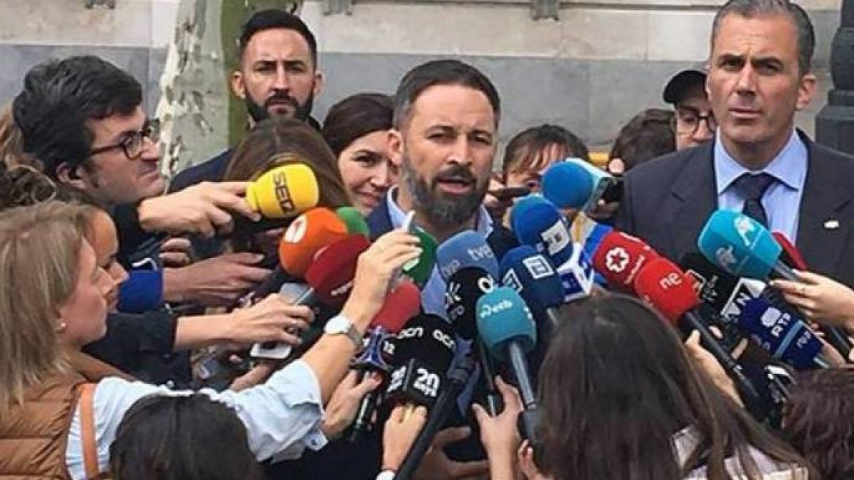 Abascal exige el estado de excepción en Cataluña.