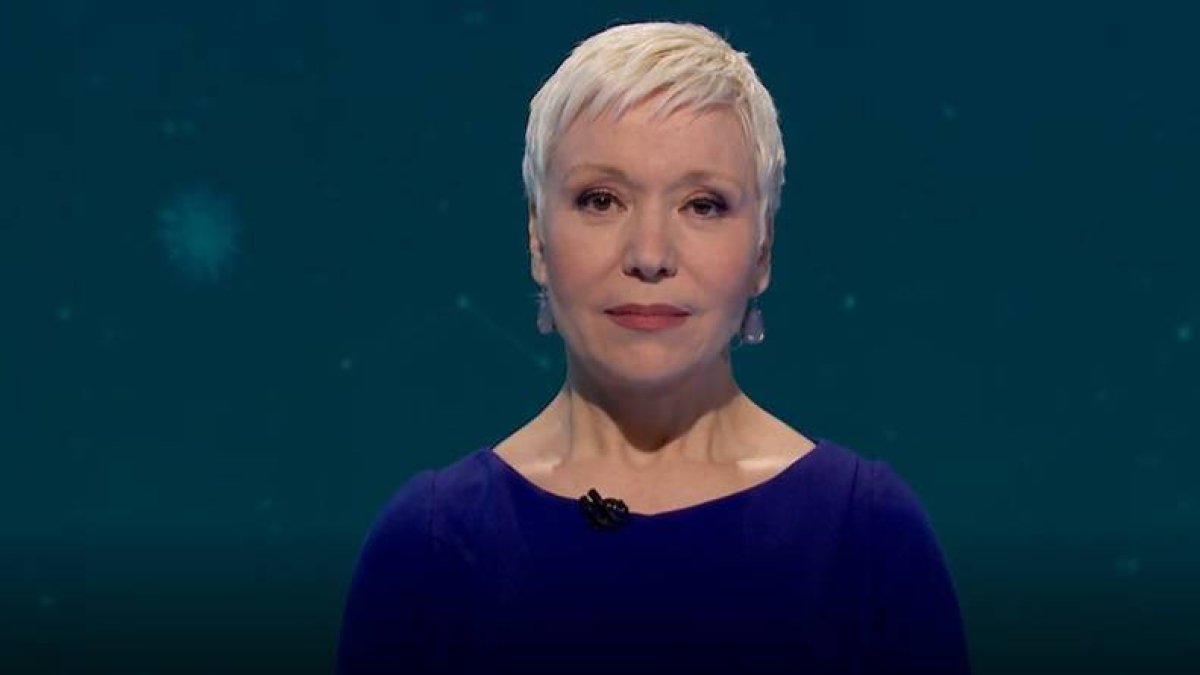 Rosa María Molló presentando el programa especial sobre el coronavirus en TVE
