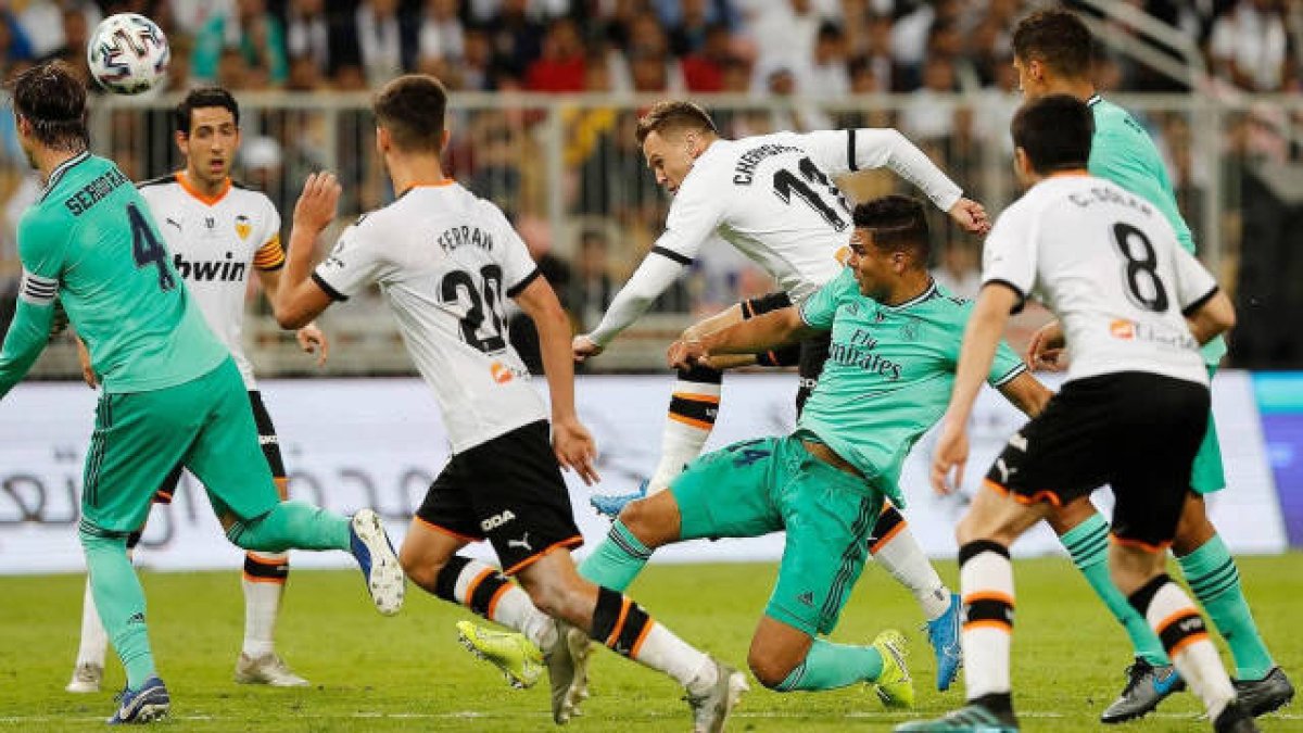 El Real Madrid tumba a un Valencia irreconocible en Arabia (1-3)