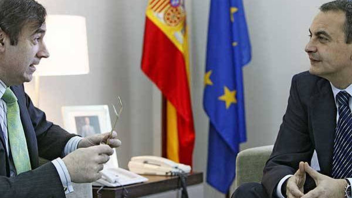 Zapatero y Pedrojota Ramírez durante aquella entrevista de abril de 2006.