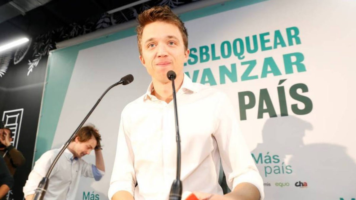 Errejón, desesperado, se ofrece a Almeida para que no se olviden de él