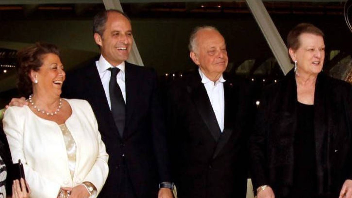 Rita Barberá, Francisco Camps,Lorin Mezeel y Helga  Schmidt.