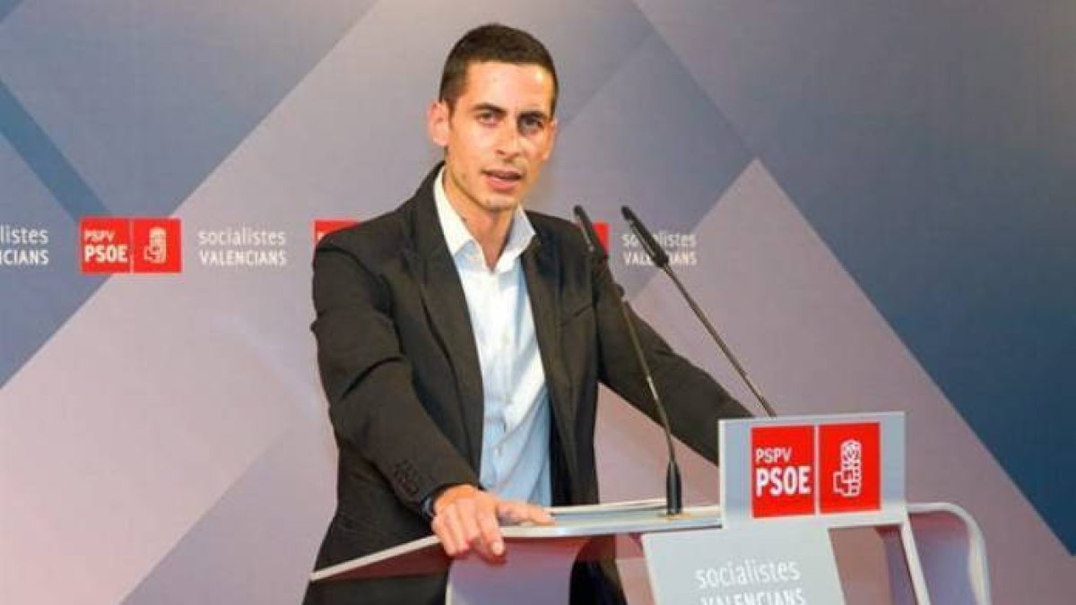 Bielsa mantiene una estrecha relación de amistad con el alcalde de Paterna y laboral con su pareja