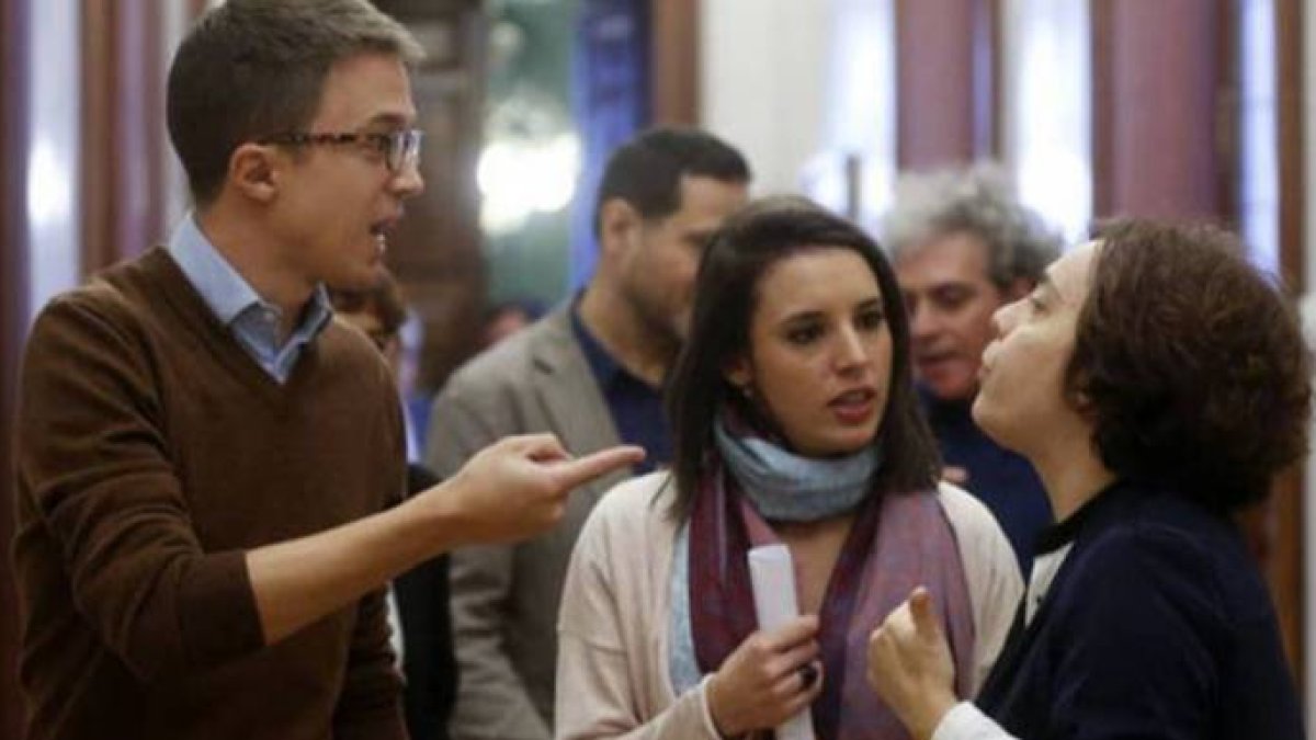 Errejón en una airada discusión con Gloria Elizo con Montero de testigo.