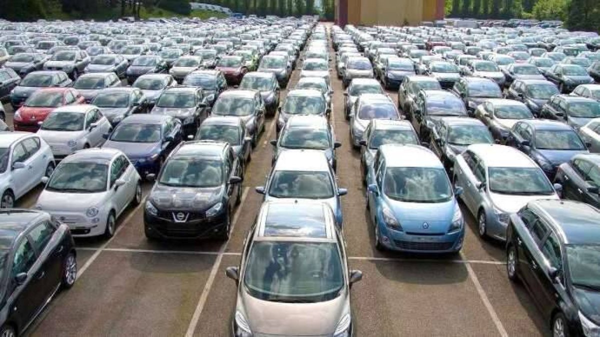 La venta de coches no puede frenar la caída sin ayudas del Gobierno