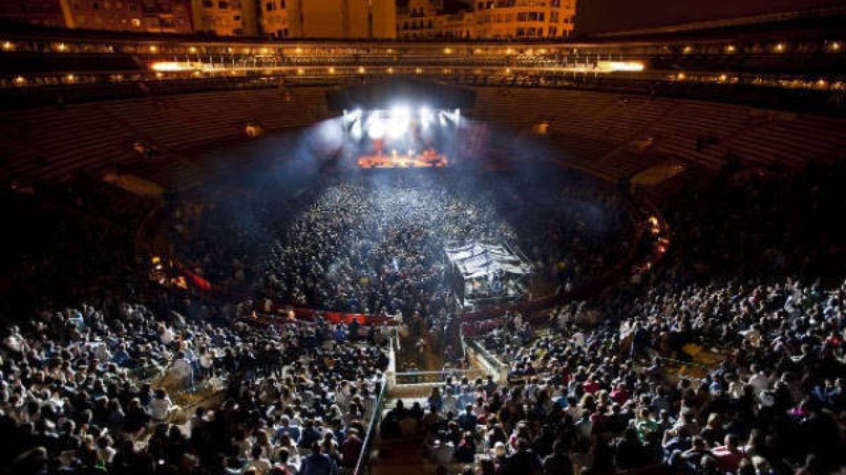 Concierto de bienvenida a la Universitat de València en la plaza de Toros