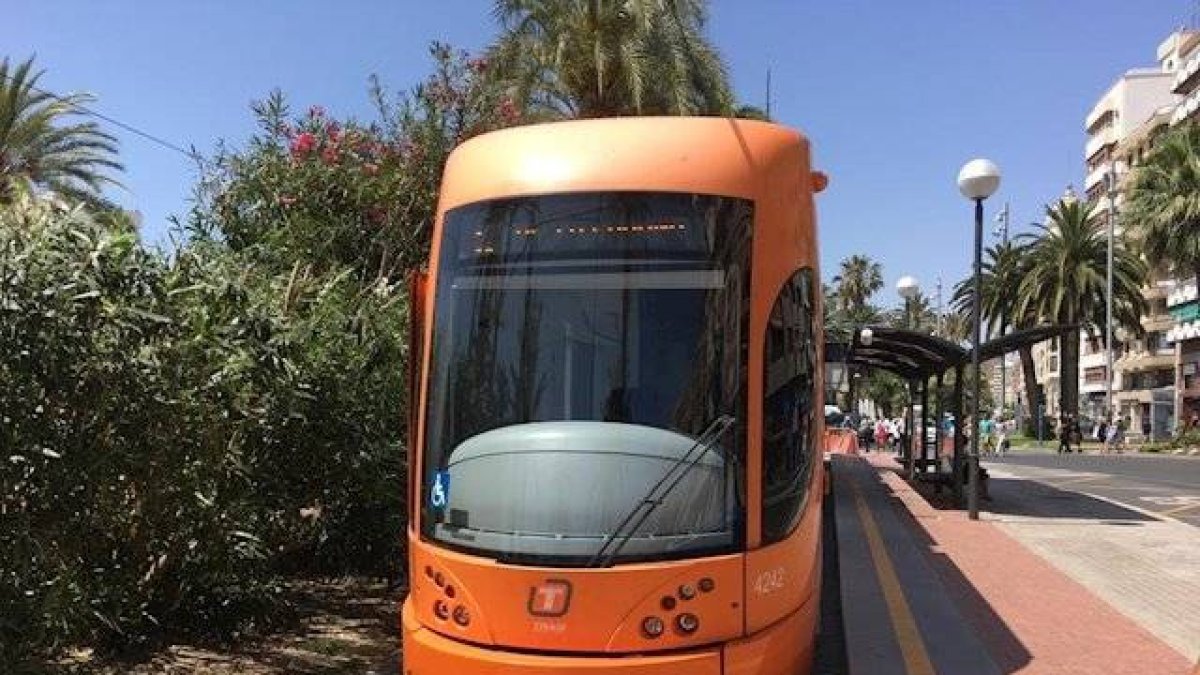 El cierre de la línea 5 del TRAM enfrenta al Ayuntamiento con el Consell