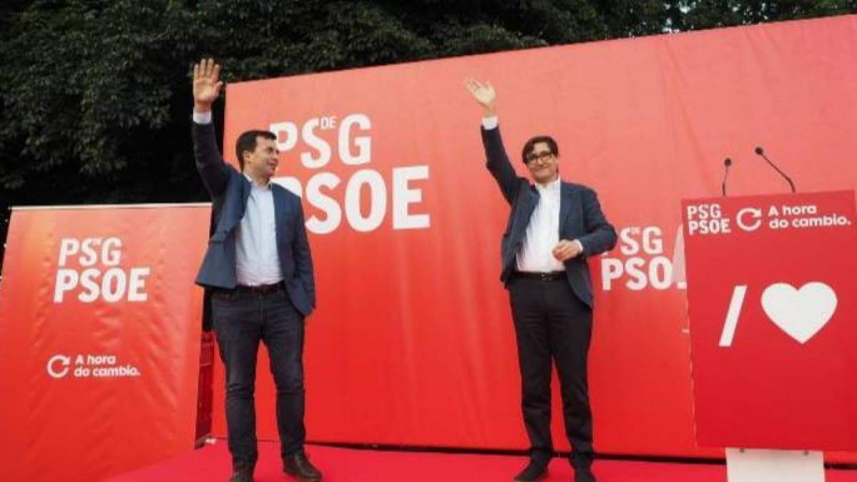 El ministro de Sanidad, Salvador Illa, este jueves en un mitin del PSOE gallego.