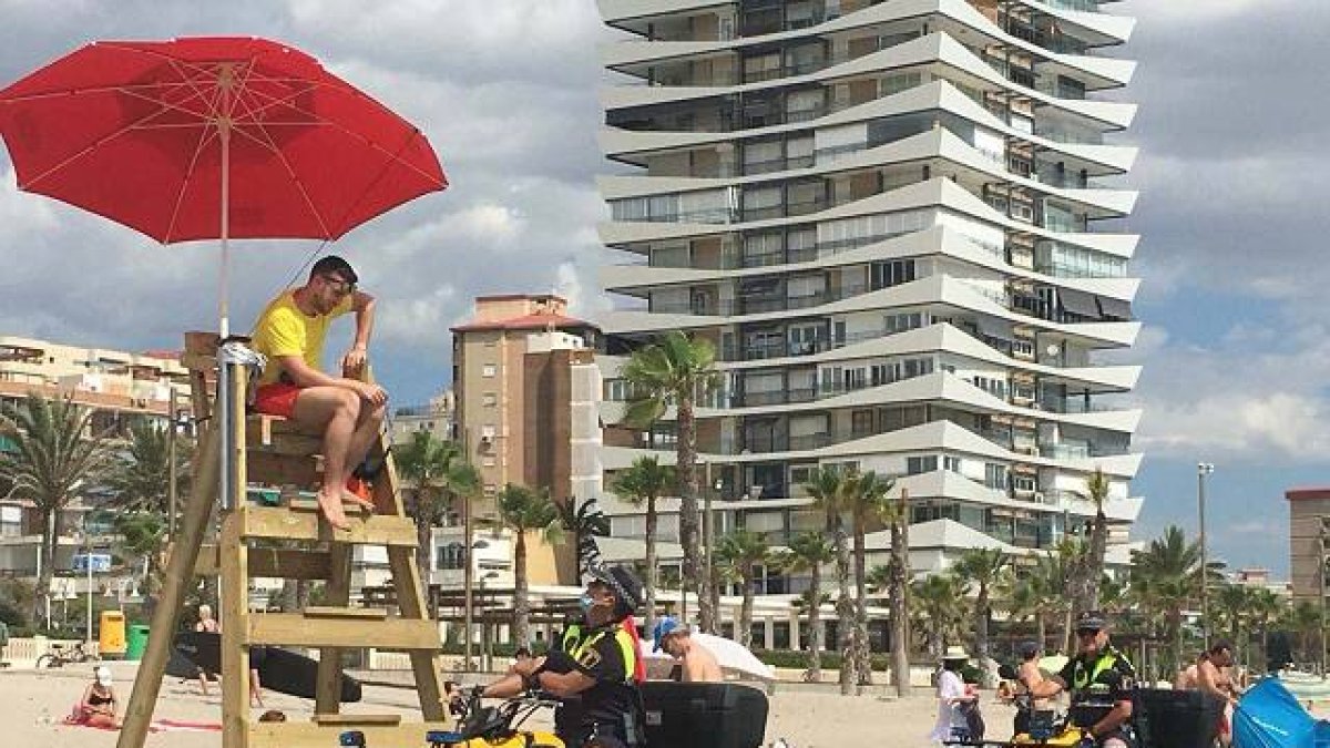La Policía Local pide extremar la seguridad en playas y respetar la distancia