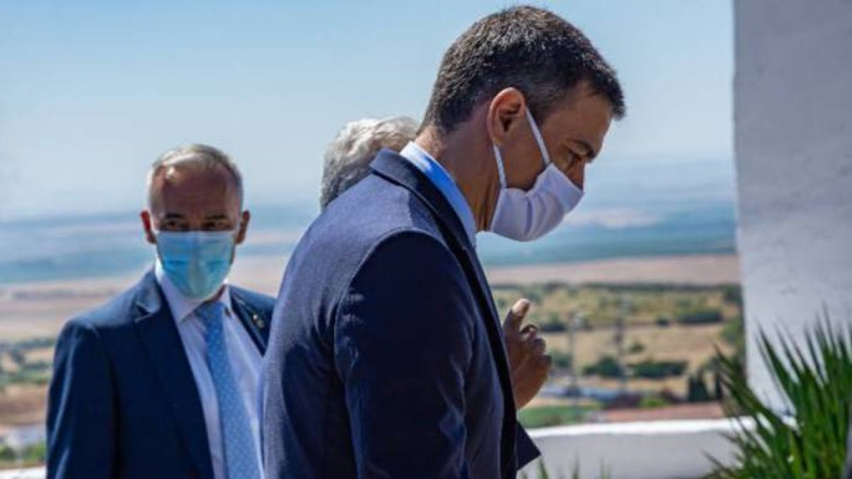 Sánchez medita un rejonazo impositivo general disfrazado en una 